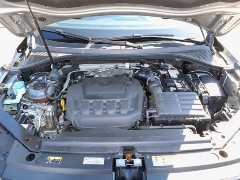 Used 2024 Volkswagen Tiguan SE AWD/4WD image 32