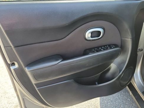 Used 2016 Kia Soul + image 22