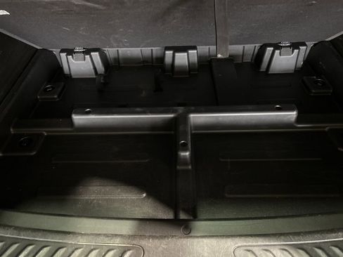 Used 2021 GMC Yukon XL SLT image 13