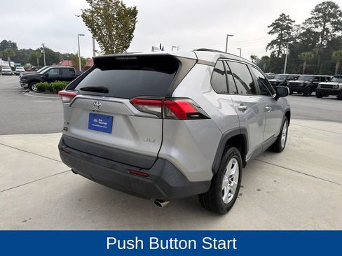 Used 2021 Toyota RAV4 XLE w/ Convenience Package FWD image 9