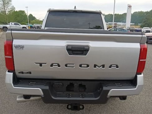 Used 2025 Toyota Tacoma TRD Sport image 4