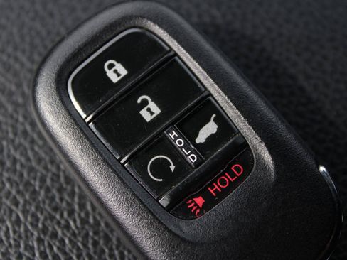 Used 2025 Honda Pilot TrailSport image 16