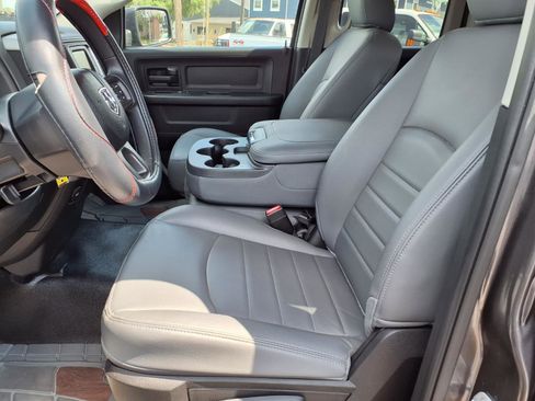 Used 2019 RAM 1500 Tradesman w/ Chrome Appearance Group AWD/4WD image 12