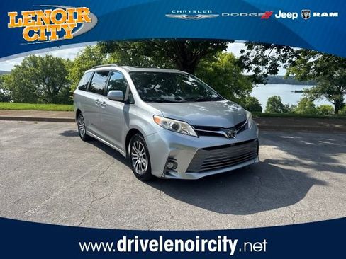 Used 2019 Toyota Sienna XLE FWD image 1