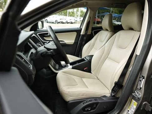 Used 2016 Volvo XC60 T6 Platinum w/ Climate Package FWD image 19