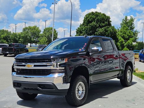 Used 2022 Chevrolet Silverado 1500 LT AWD/4WD image 3