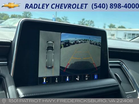 Used 2022 Chevrolet Suburban Z71 w/ Luxury Package AWD/4WD image 9