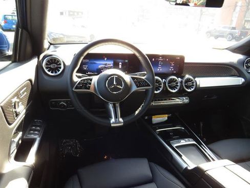 Used 2025 Mercedes-Benz GLB 250 4MATIC image 9