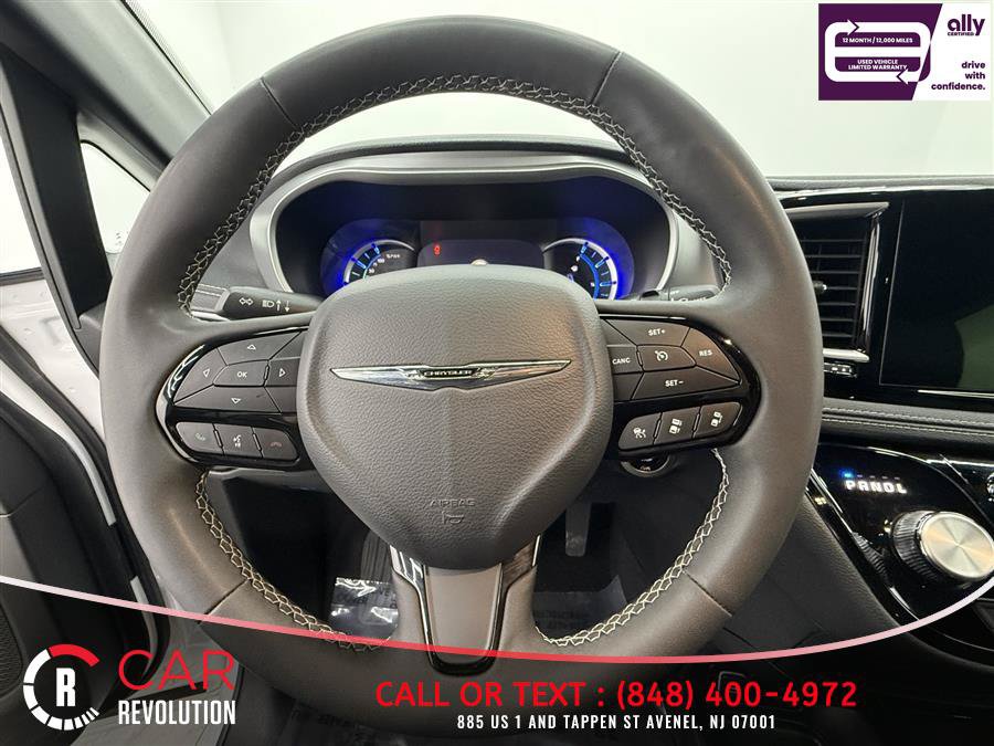Used 2024 Chrysler Pacifica Limited FWD image 14