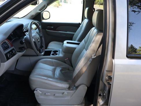 Used 2008 Chevrolet Suburban LT w/ LT Preferred Equipment Group AWD/4WD image 19