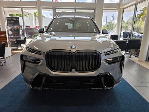 New 2026 BMW X7 xDrive40i w/ M Sport Package AWD/4WD image 2