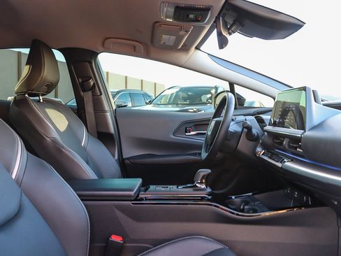 Certified 2025 Toyota Prius XLE image 17