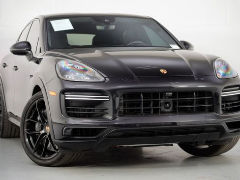Used 2022 Porsche Cayenne Turbo S image 4