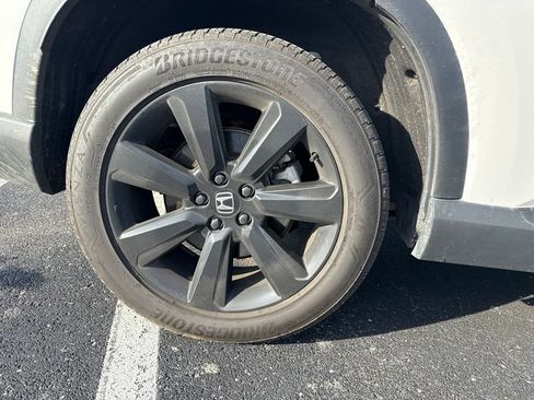Used 2025 Honda Pilot Black Edition image 8
