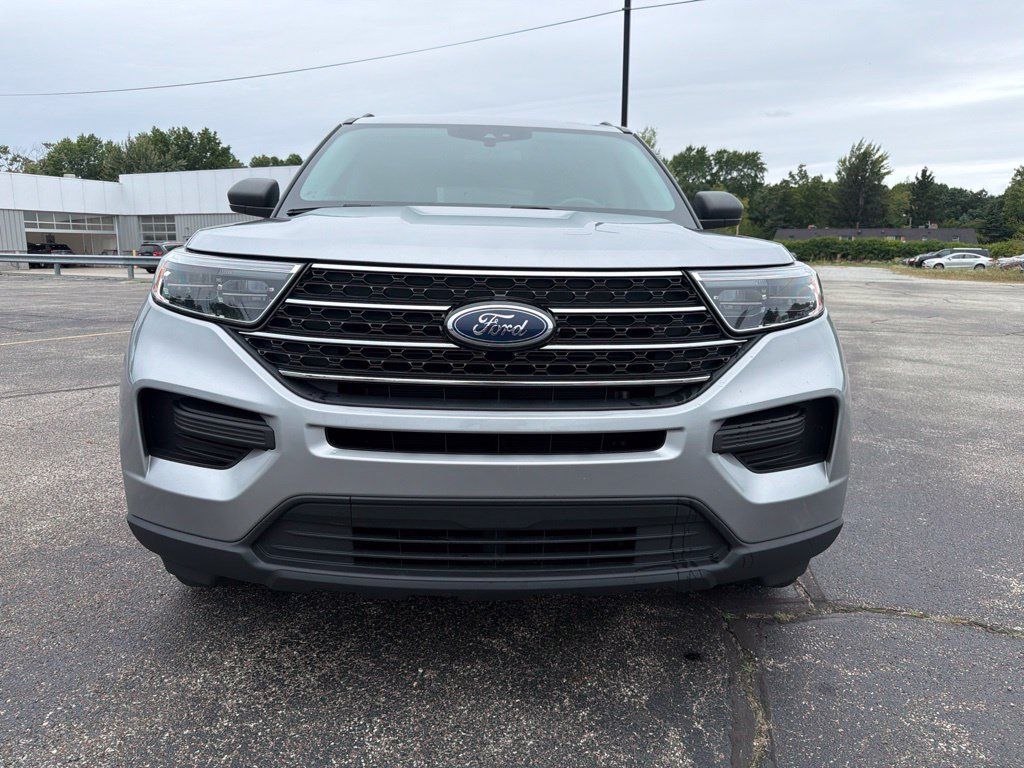 Used 2021 Ford Explorer XLT AWD/4WD image 5