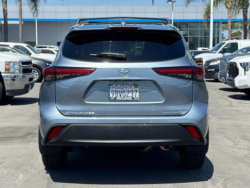 Used 2022 Toyota Highlander XLE image 6