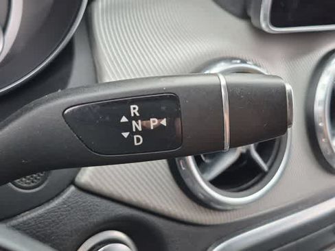 Used 2017 Mercedes-Benz GLA 250 4MATIC image 31