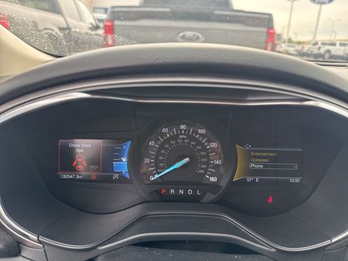 Used 2020 Ford Fusion SE FWD image 4