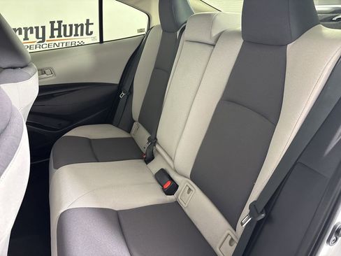 Used 2025 Toyota Corolla LE image 20