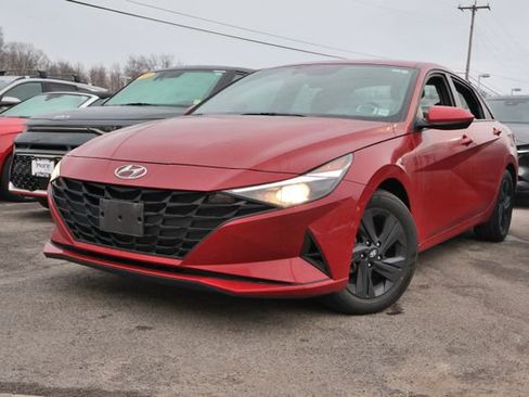 Used 2023 Hyundai Elantra SEL image 1