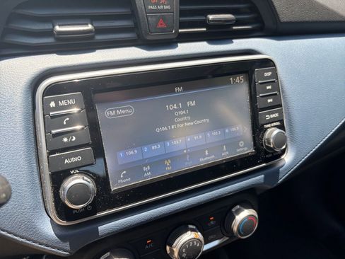 Used 2025 Nissan Versa SV FWD image 17