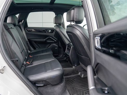 Certified 2020 Porsche Cayenne image 25