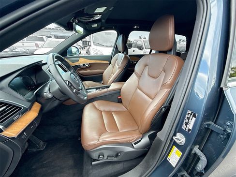 Used 2022 Volvo XC90 T6 Momentum image 23