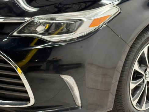 Used 2018 Toyota Avalon XLE Premium FWD image 4