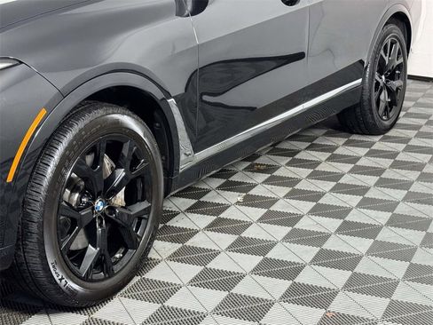 Used 2023 BMW X7 xDrive40i w/ Parking Assistance Package image 13