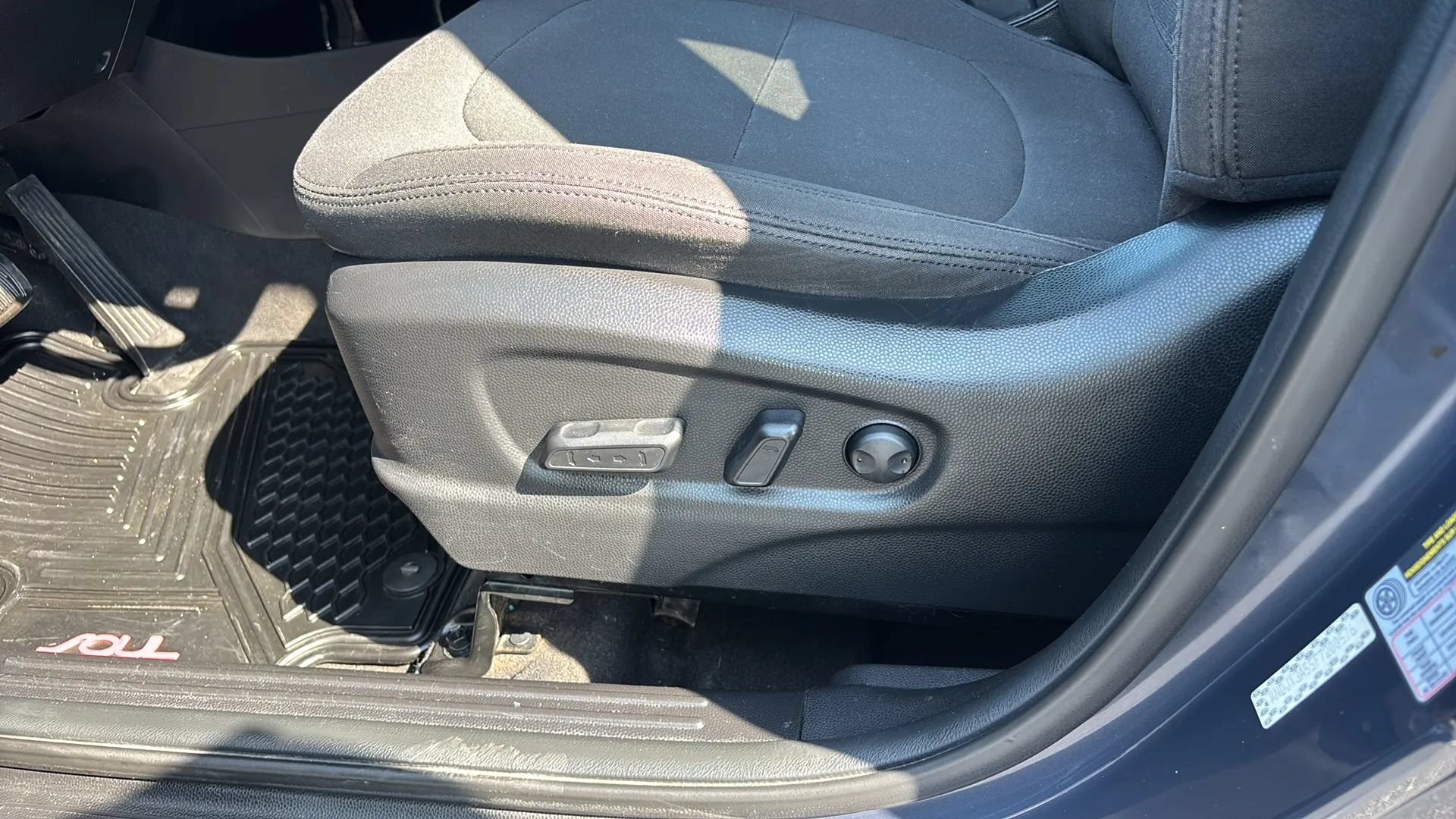 Used 2015 Kia Soul ! w/ Sun & Sound Package FWD image 25