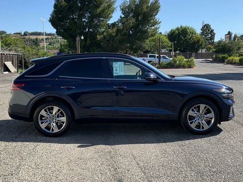 Used 2022 Genesis GV70 3.5T Sport w/ Sport Advanced Package AWD/4WD image 7