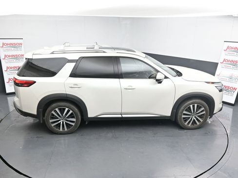 Used 2024 Nissan Pathfinder Platinum w/ Cargo Package image 17