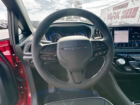 New 2027 Chrysler Pacifica Limited w/ S Appearance Package FWD image 15