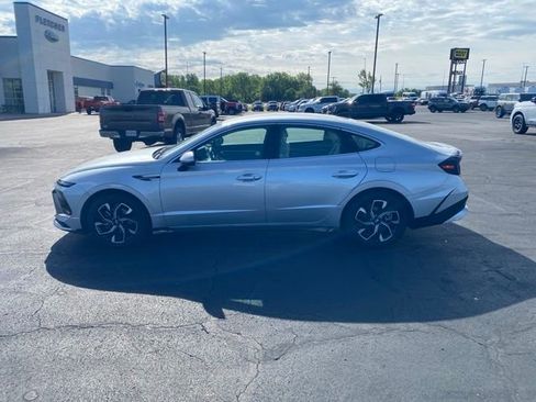 Used 2025 Hyundai Sonata SEL FWD image 2