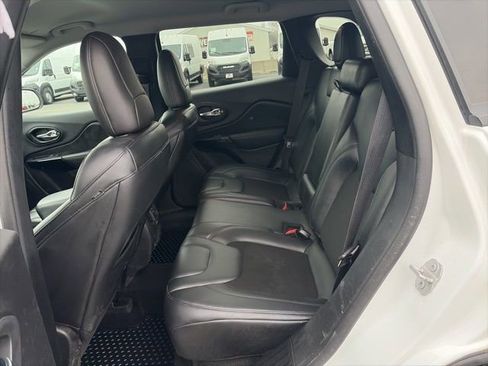 Used 2020 Jeep Cherokee Latitude Plus image 9