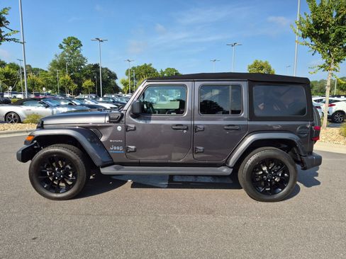 Used 2024 Jeep Wrangler Unlimited Sahara w/ Technology Group AWD/4WD image 6