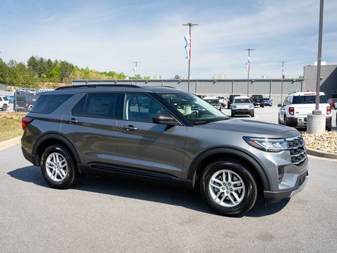 New 2026 Ford Explorer Active RWD image 12