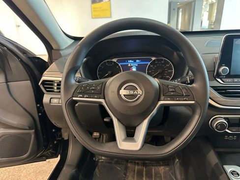 Used 2025 Nissan Altima 2.5 SV image 27