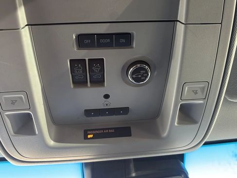 Used 2018 Chevrolet Tahoe Premier image 13