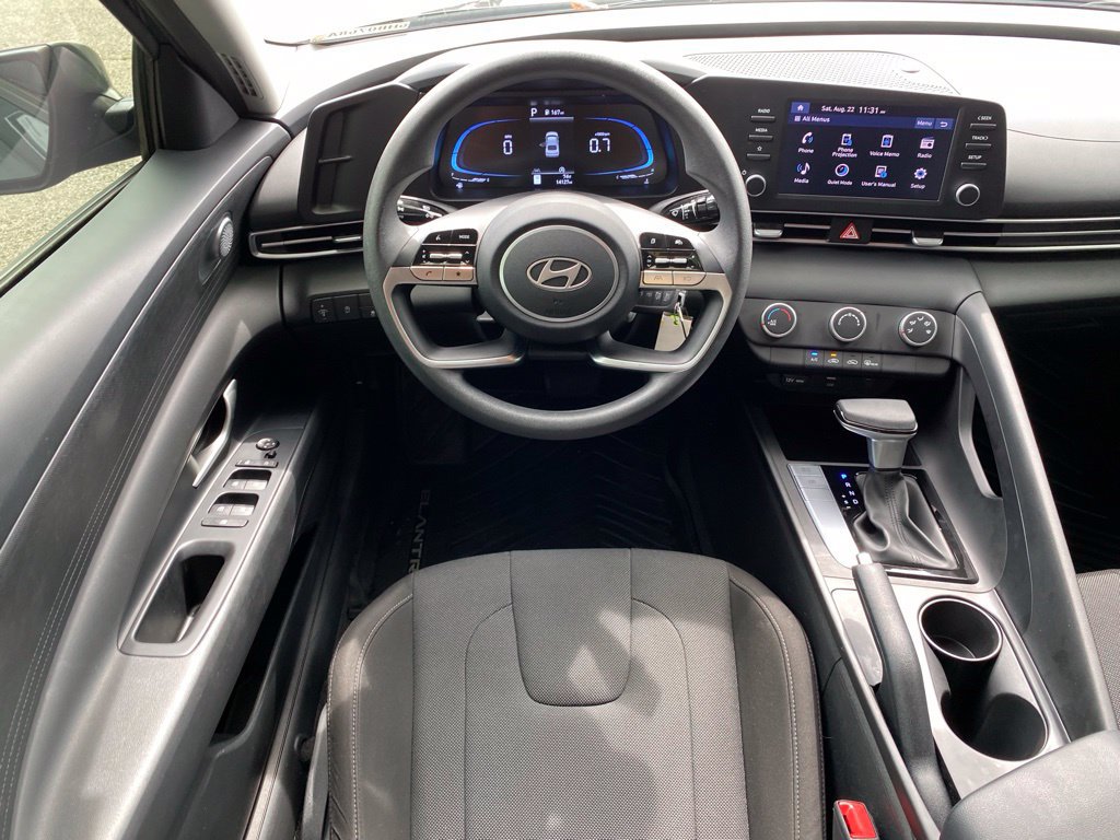 Certified 2025 Hyundai Elantra SE FWD image 24