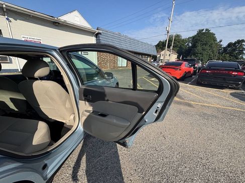 Used 2011 Ford Fusion Hybrid FWD image 39