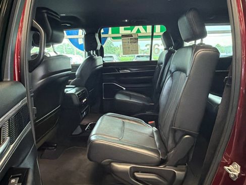 Used 2024 Jeep Wagoneer Series II AWD/4WD image 17