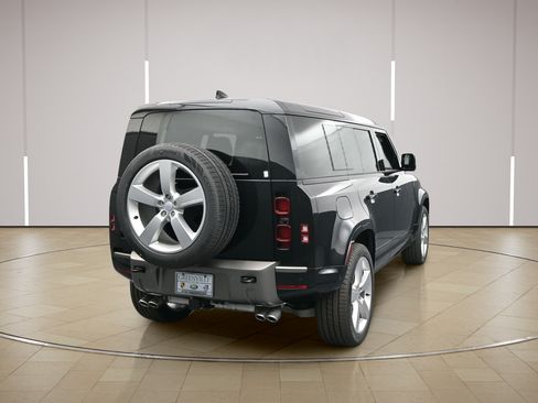 Used 2025 Land Rover Defender 110 X-Dynamic SE AWD/4WD image 21
