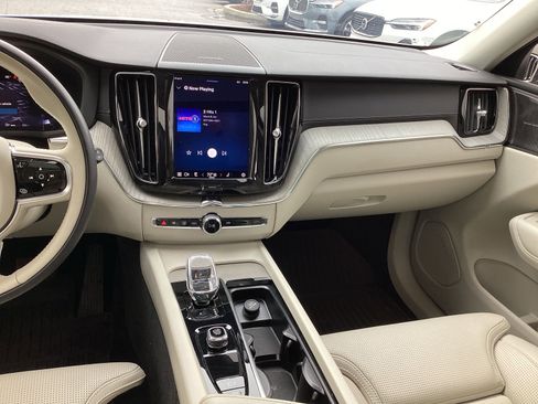 Certified 2023 Volvo XC60 B5 Ultimate w/ Climate Package image 31