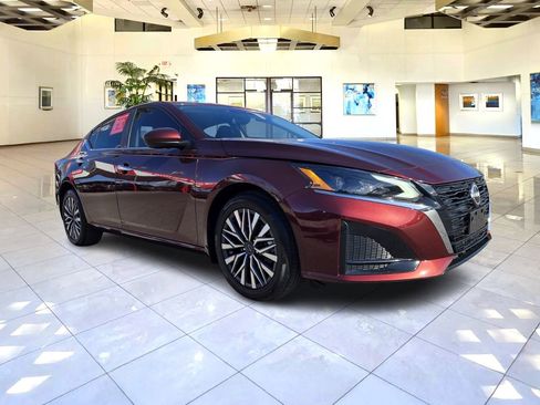 Certified 2023 Nissan Altima 2.5 SV image 3