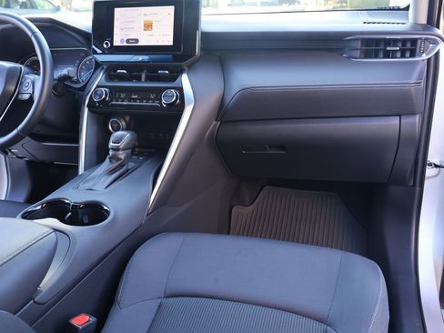 Used 2024 Toyota Venza LE image 31