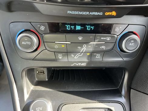 Used 2017 Ford Focus SEL image 19