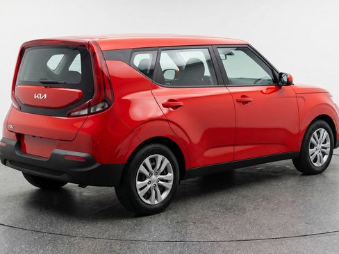 Used 2025 Kia Soul LX image 9
