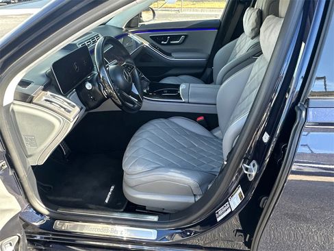 Used 2023 Mercedes-Benz S 580 4MATIC Sedan image 3
