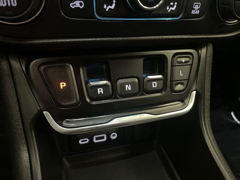 Used 2020 GMC Terrain SLE w/ Driver Convenience Package image 10